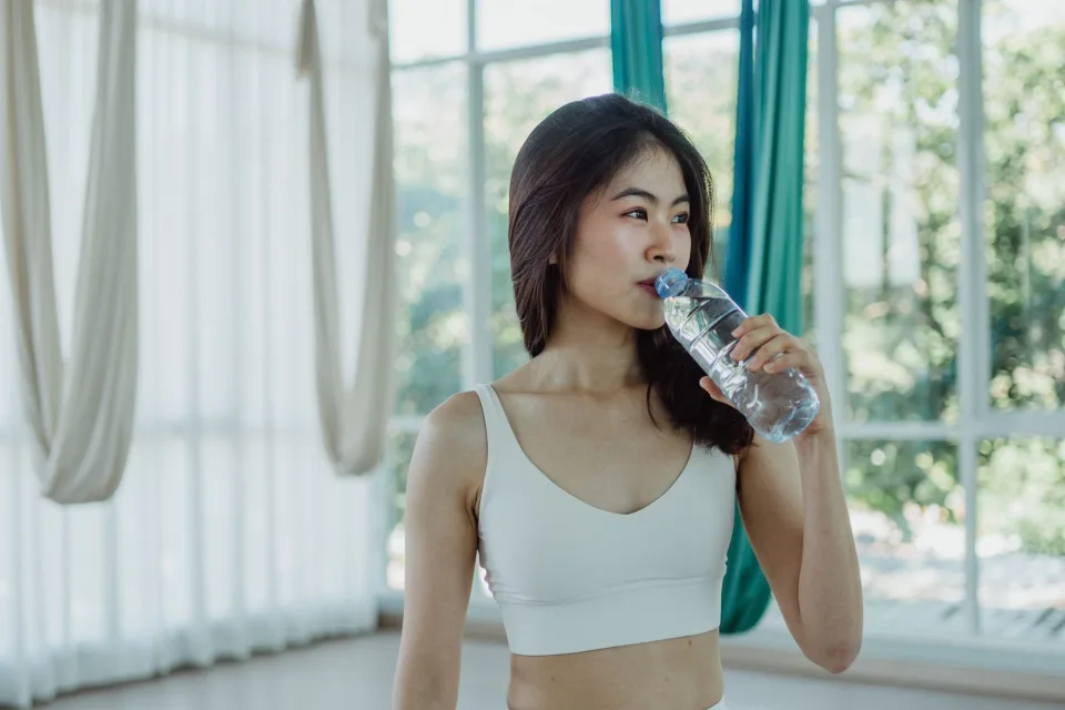 Xe giao nước chất đầy bình
