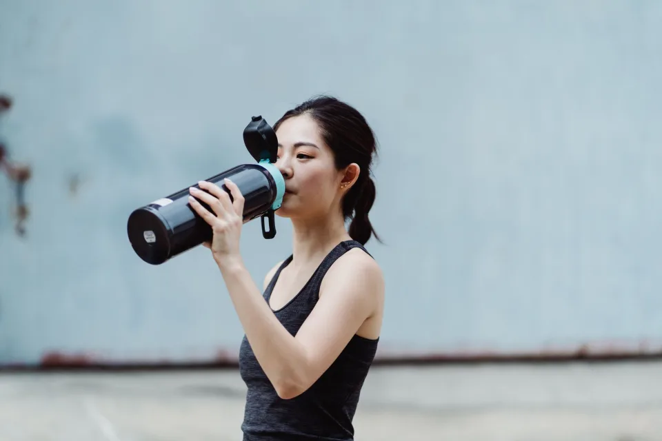 Kiểm tra từng bình trước khi mang đi